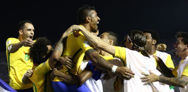Paulinho (três vezes) e Neymar marcaram os gols do Brasil