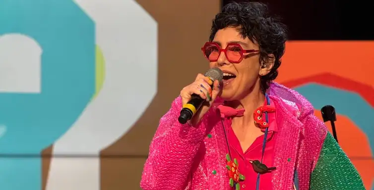 Sem Censura recebe Adriana Calcanhotto