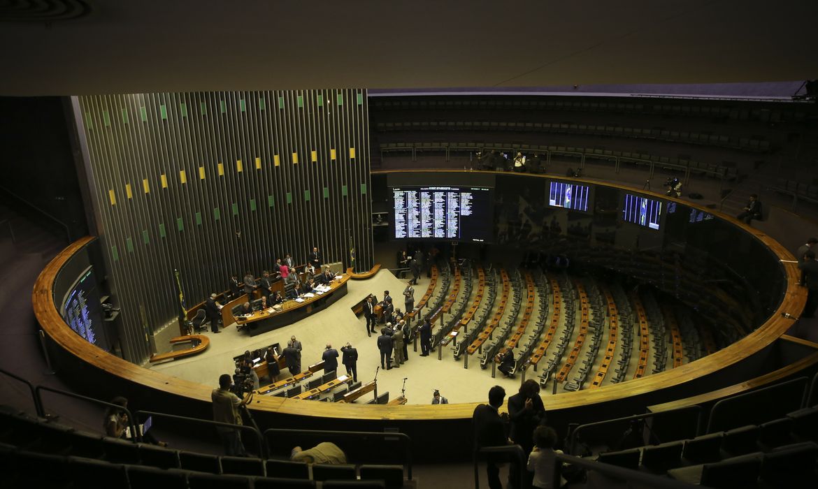 Brasília - O plenário da Câmara dos Deputados se reúne para votar a segunda denúncia apresentada pela Procuradoria-Geral da República (PGR) contra o presidente Michel Temer. No mesmo processo, são denunciados ainda os ministros da Casa