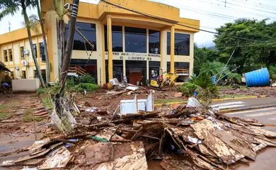 SINIMBU, RS, BRASIL, 03.05.2024 - Trabalho de limpeza na região de Sinumbu, devido aos estragos causados pela forte chuva no estado do Rio Grande do Sul. Foto: Gustavo Mansur/Palácio Piratini