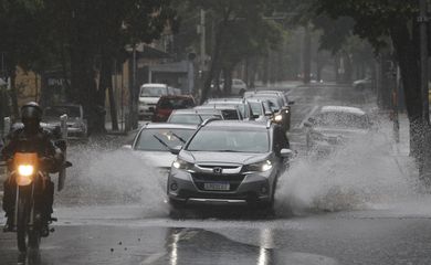 Rio de Janeiro (RJ) 22/03/2024 – Temporal atinge o Rio de Janeiro e forma alagamentos na região central da cidade, que tem ponto facultativo decretado com previsão de chuvas extremas. Foto: Fernando Frazão/Agência Brasil