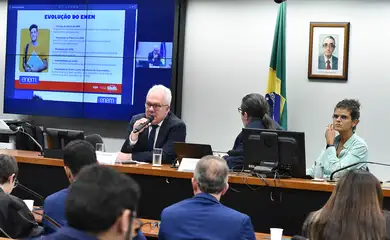 Brasília 02/12/2025 - Presidente do INEP,  presta esclarecimentos sobre o Exame Nacional do Ensino Médio - ENEM 2025 na Comissão de Educação da Câmara dos Deputados. Foto: Zeca Ribeiro/Agência Câmara