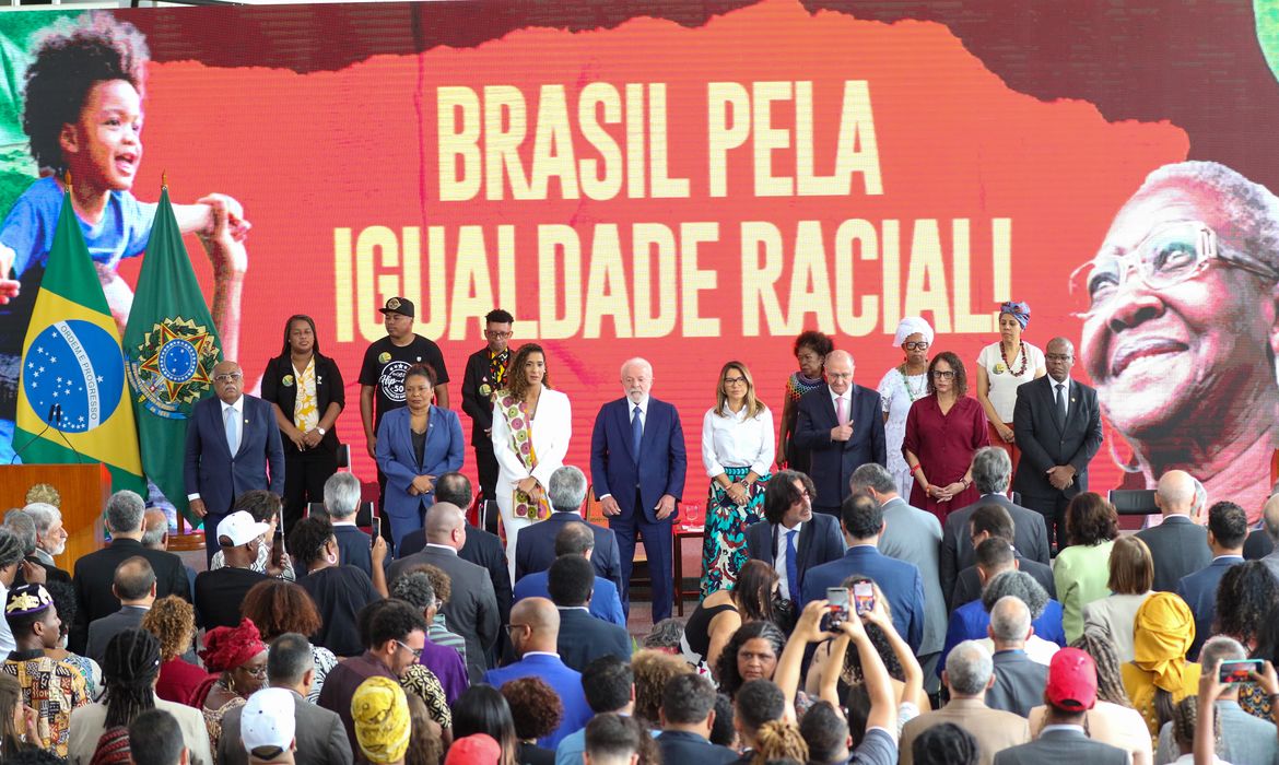 Brasília, DF 20/11/2023O presidente Luiz Inácio Lula da Silva participa da celebração do Dia da Consciência Negra. Na ocasião, foi lançado pelo governo o segundo pacote da igualdade racial. A ministra da Igualdade Racial, Anielle Franco, fez o anúncio das medidas Foto: Fabio Rodrigues-Pozzebom/ Agência Brasil