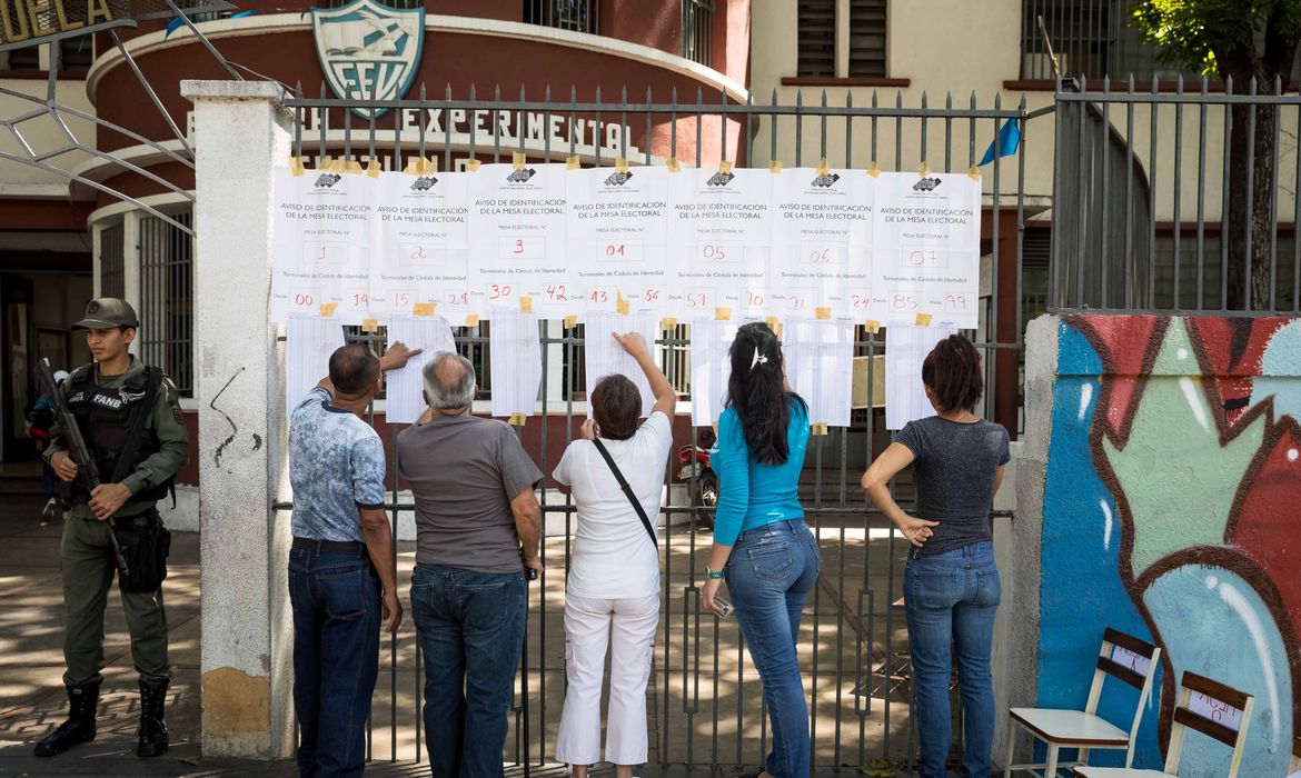 Oposição diz que centros eleitorais estão vazios na Venezuela 
