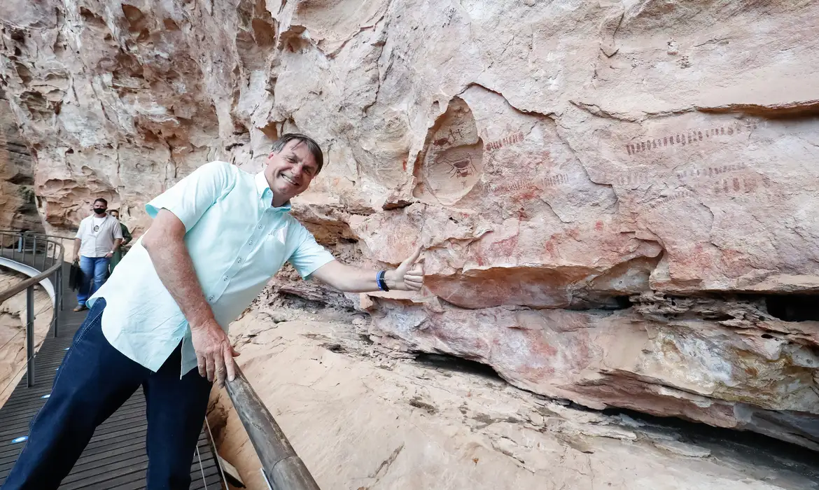 Presidente da República, Jair Bolsonaro durante visita ao Parque Nacional da Serra da Capivara.