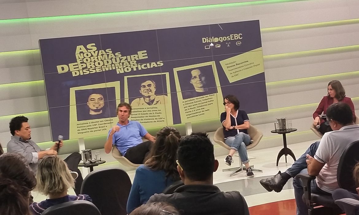 Debate com jornalistas e blogueiros discute desafios da produção de notícias. O debate faz parte do projeto Diálogo EBC