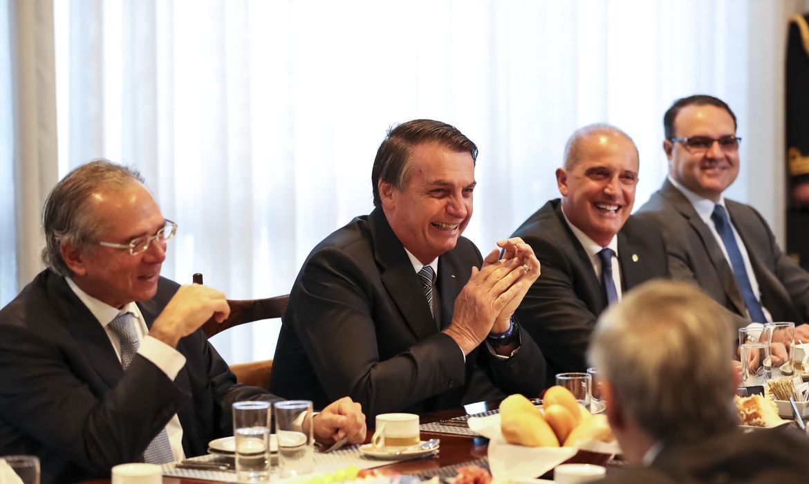 Presidente da República, Jair Bolsonaro, durante café da manhã com Dias Toffoli, Presidente do STF; Davi Alcolumbre, Presidente do Senado; Rodrigo Maia, Presidente da Câmara dos Deputados e ministros.
