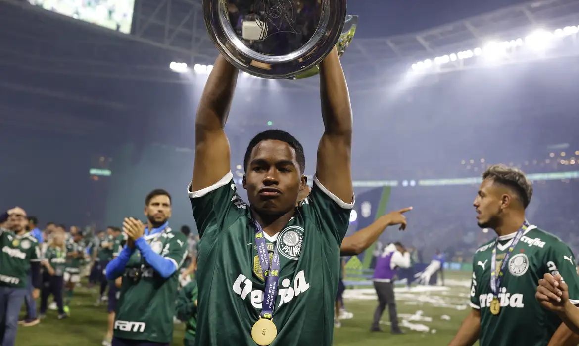 Endrick comemora título brasileiro do Palmeiras