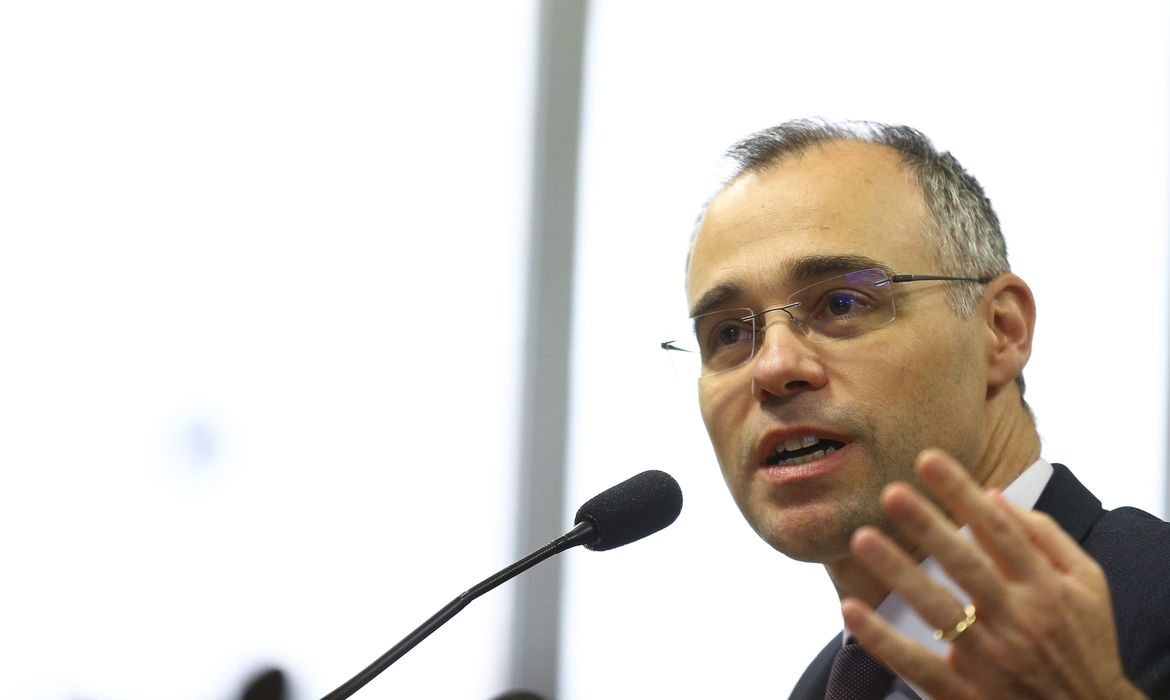  O advogado-geral da União, André Luiz de Almeida Mendonça, participa de audiência pública da Comissão de Serviços de Infraestrutura do Senado.