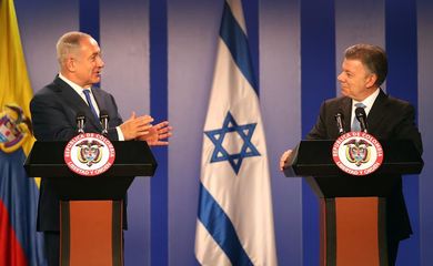 Primeiro-ministro israelense, Benjamin Netanyahu, e o presidente da Colômbia, Juan Manoel Santos, em Bogotá