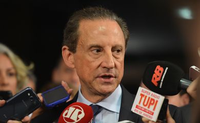 O presidente da Federação das Indústrias do Estado de São Paulo (Fiesp), Paulo Skaf, fala à imprensa depois de audiência com o presidente do Senado, Renan Calheiros, no Congresso Nacional (Antonio Cruz/Agência Brasil)