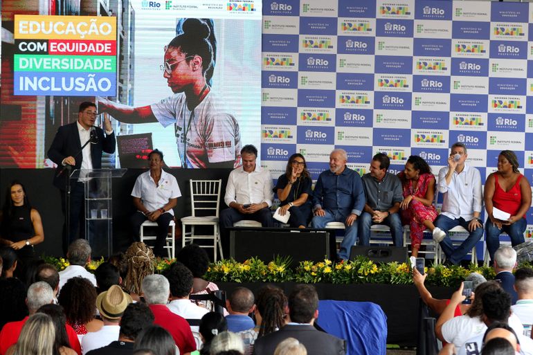 Lula lança pedra fundamental de campus do IFRJ no Complexo do Alemão ...