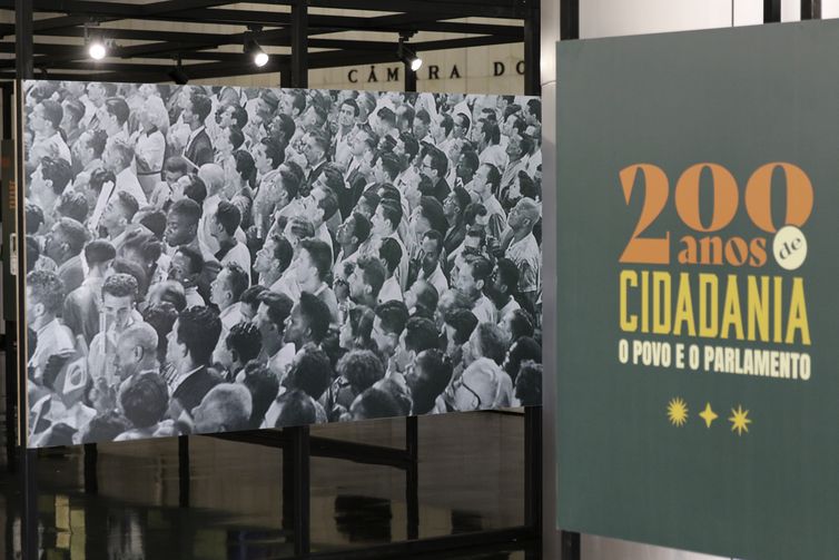 A exposição 200 Anos de Cidadania: O Povo e o Parlamento. A mostra, instalada no salão Negro do Congresso Nacioal, percorre os caminhos da Independência e retrata a evolução dos direitos sociais, coletivos, civis, políticos e étnico-raciais. - Fabio Rodrigues-Pozzebom/ Agência Brasil