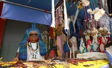 Rio de Janeiro (RJ), 14/11/2024 - A artesã cearense, Creuza Potiguara na Feira do G20 Social, no Boulevard Olímpico na zona portuária da capital fluminense. Foto: Tomaz Silva/Agência Brasil