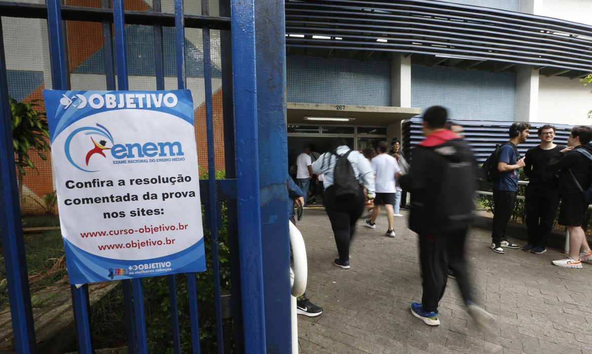 São Paulo (SP), 10/11/2024 - Estudantes  no segundo dia de provas do ENEM na UNIP Vergueiro em São Paulo. Foto: Paulo Pinto/Agência Brasil
