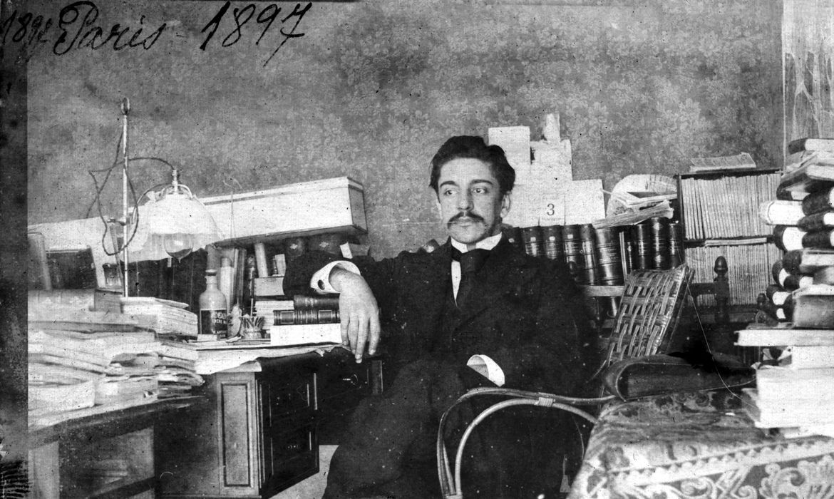  Oswaldo Cruz em seu apartamento em Paris, na época em que estudou no Instituto Pasteur