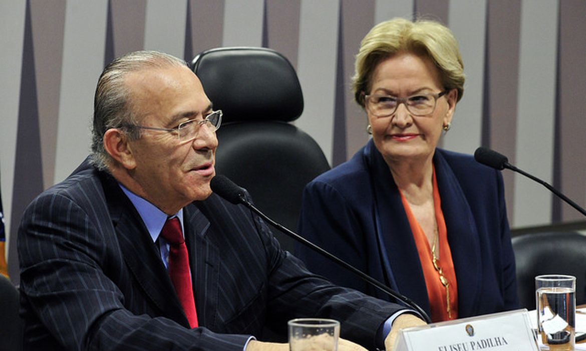 Eliseu Padilha, ao lado da senadora Ana Amélia durante audiência na Comissão de Agricultura do Senado