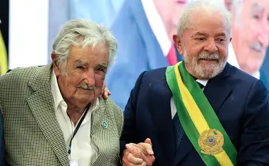Rio de Janeiro (RJ) 13/05/2025 - Foto tirada em 01/01/2023 - Morreu nesta terça-feira (13), no Uruguai, o ex-presidente, ex-guerrilheiro e ícone da esquerda latino-americana José Alberto “Pepe” Mujica Cordano, aos 89 anos. A notícia foi confirmada pelo atual presidente uruguaio e aliado de Pepe, Yamandú Orsi, na foto no seu esquerdo presidente Luiz Inácio Lula da Silva.
Foto: Tânia Rêgo/Agência Brasil