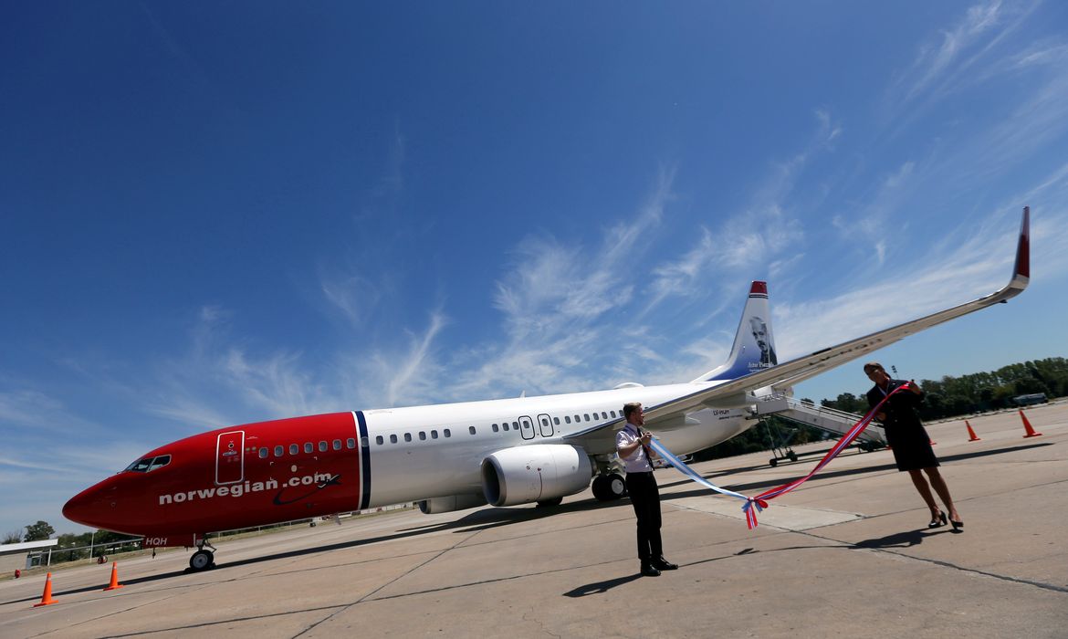 FILE PHOTO: A Norwegian Air Boeing 737-800 is seen during the presentation of Norwegian Air first low cost transatlantic flight service from Argentina at Ezeiza airport in Buenos Aires, Argentina, March 8, 2018. REUTERS/Marcos Brindicci/File