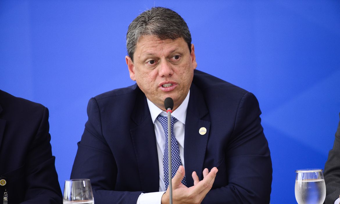 O ministro da Infraestrutura, Tarcísio Gomes de Freitas, durante pronunciamento sobre preço dos combustíveis e a política de reajustes adotada pela Petrobras.