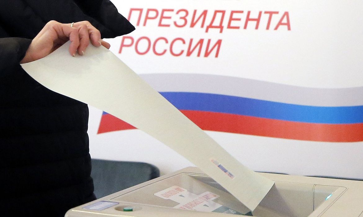 Russos elegem novo presidente - Foto Maxim Shipenkov/Agência EFE (Direitos Reservados)