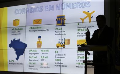 O presidente dos Correios, Floriano Peixoto, anuncia os resultados econômico-financeiros da estatal referentes a 2021.