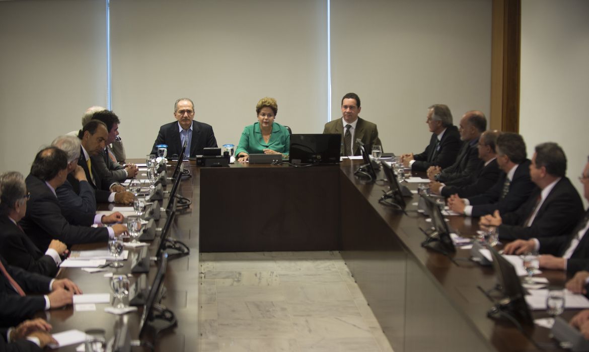 A presidenta Dilma Rousseff recebe dirigentes de clubes brasileiros de futebol, no Palácio do Planalto (Marcelo Camargo/Agência Brasil)