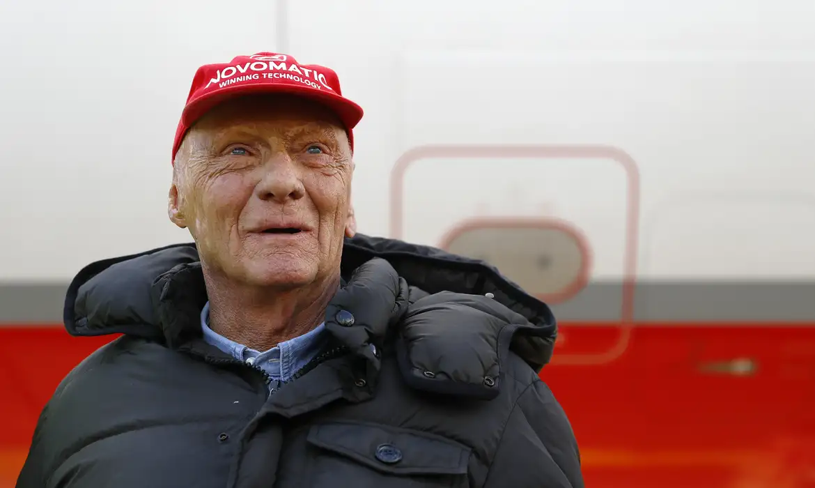 Niki Lauda poses at the airport in Duesseldorf, Germany, March 20, 2018. REUTERS/Leonhard Foeger
