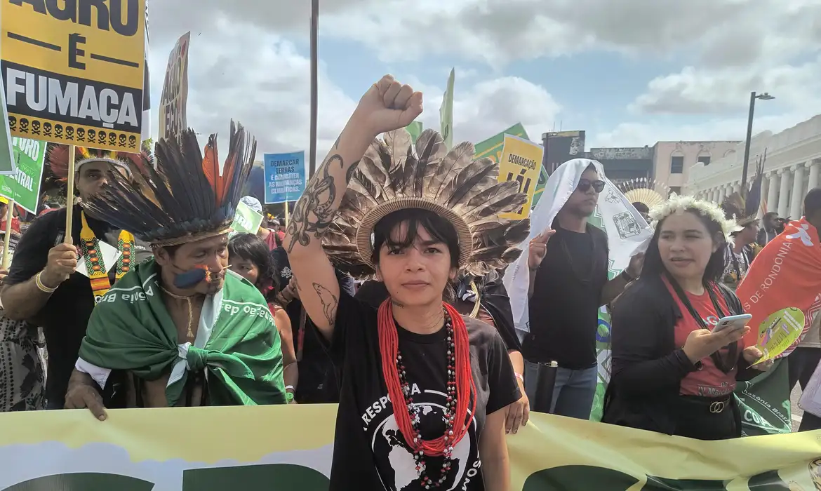 Rafael Cardoso/Agência Brasil Brasília (DF) 15/11/2025 – Txai Suruí: “nossa voz precisa ecoar nos espaços de decisão da COP30”
Ativista indígena cobra demarcação de territórios e fim do petróleo.
Foto: Rafael Cardoso/Agência Brasil