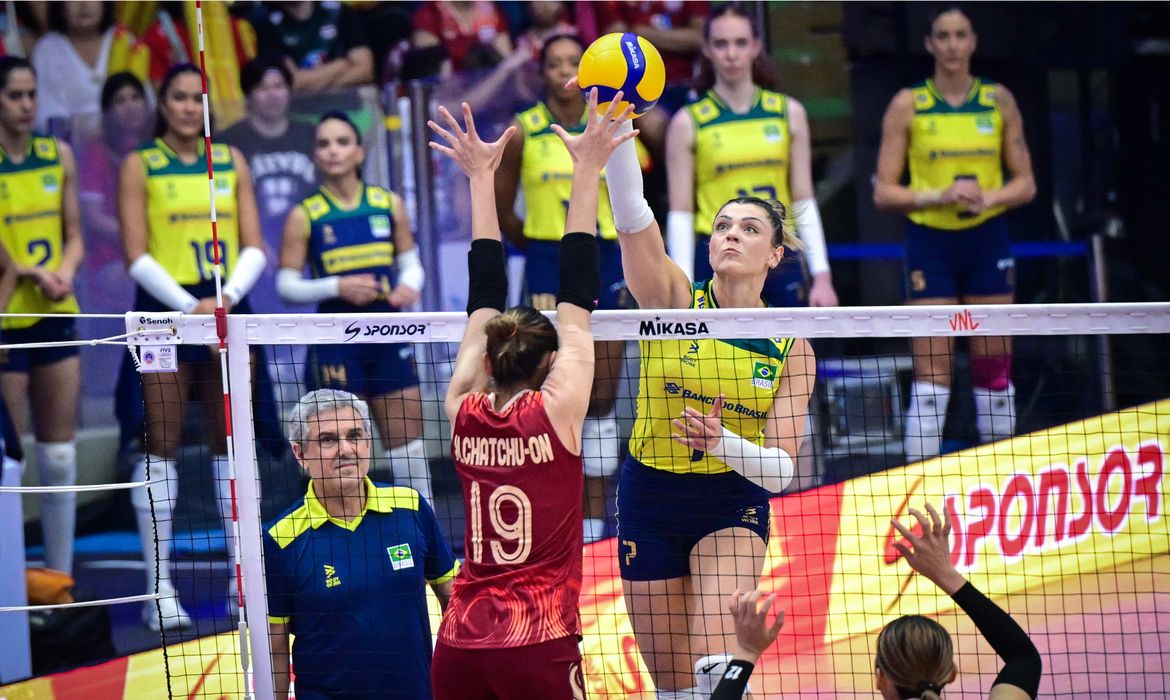 Brasil avança às semifinais da Liga das Nações de Vôlei Feminino após derrotar a Tailândia, por 3 sets a 0, nas quartas - seleção brasileira - em 20/06/2024