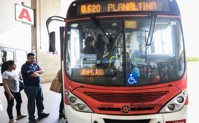 Brasília - Governo reajusta as tarifas do transporte público no DF, na primeira segunda-feira do ano (Valter Campanato/Agência Brasil)