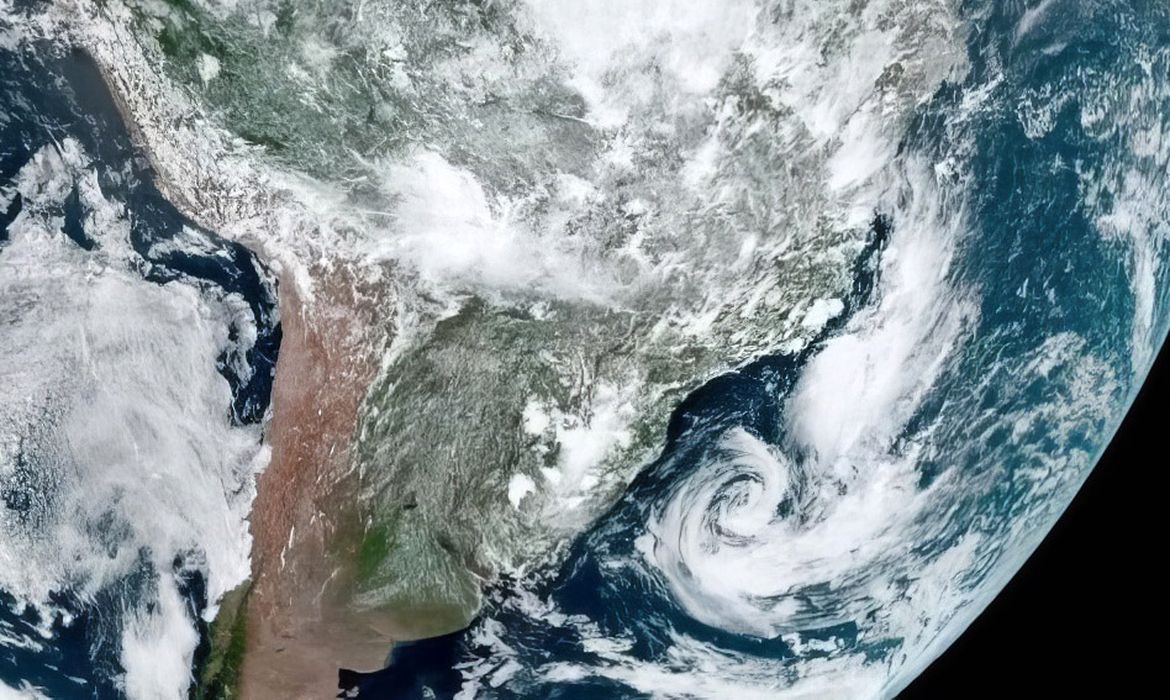 Ciclone Akará perde força e retorna a estágio de depressão tropical. Foto: NOAA/NASA