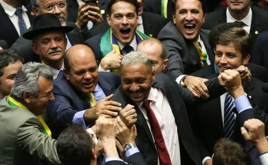 Brasília - O  Deputado Tiririca vota pela autorização do processo de impeachment da presidenta Dilma Rousseff, no plenário da Câmara dos Deputados ( Marcelo Camargo/Agência Brasil)