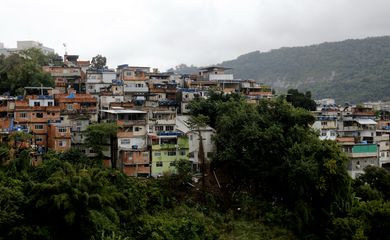 Vista geral da favela Morro Azul, na zona sul do Rio de Janeiro.