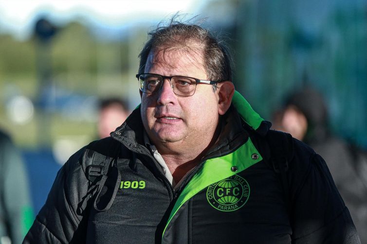 Guto Ferreira assume comando técnico do Coritiba em 16/08/2022