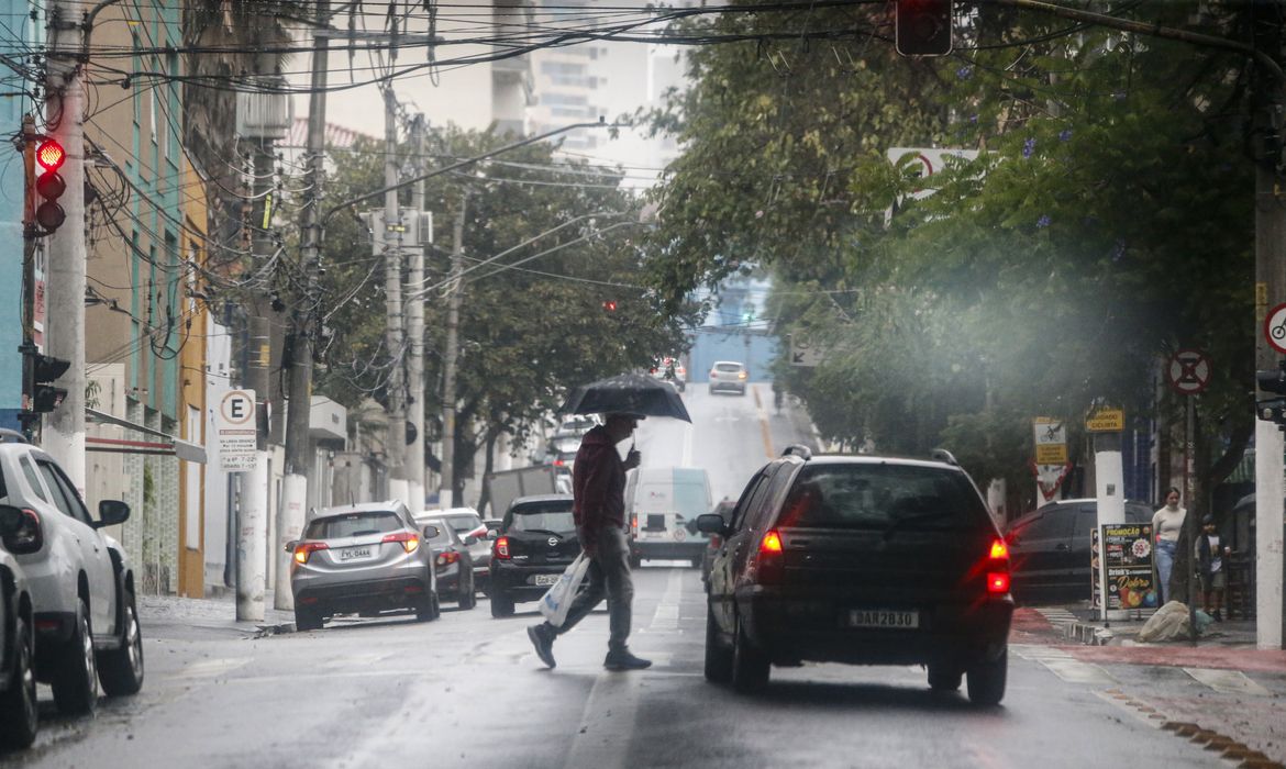 Chuvas intensas podem atingir 19 estados e o DF Chuvas intensas podem atingir 19 estados e o DF