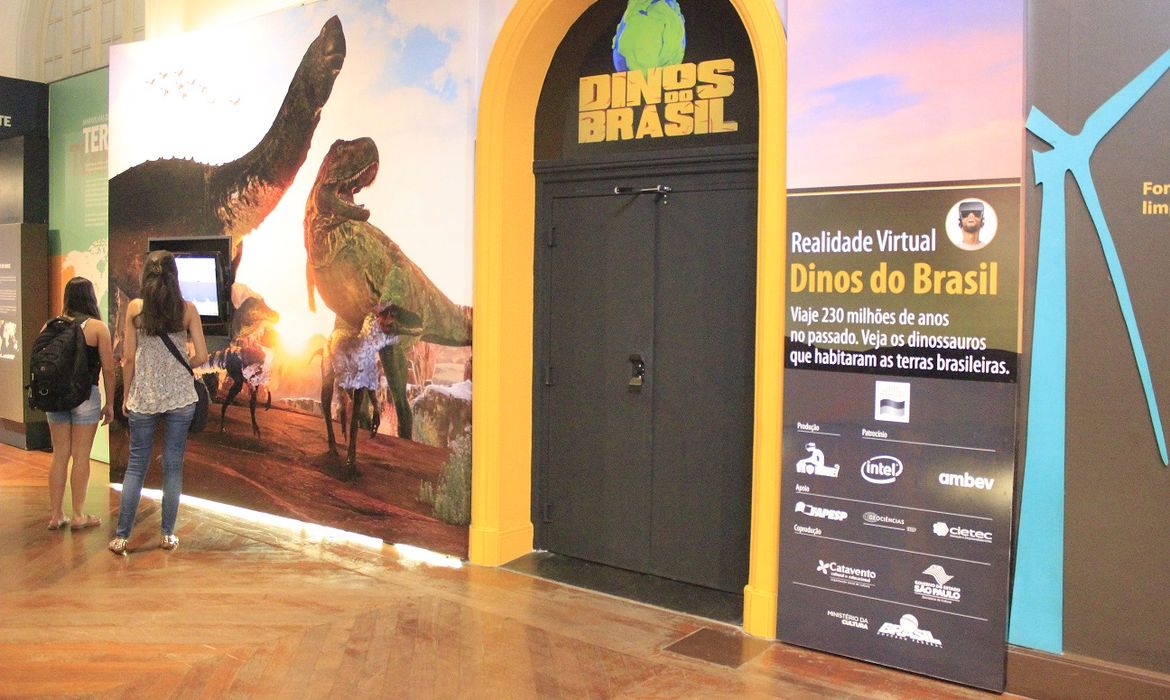 Sala de realidade virtual tem exposição sobre dinossauros - Foto Pedro Jackson/Divulgação