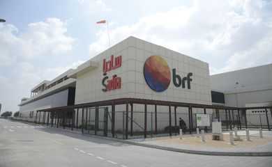 Fachada fábrica da BRF em Abu Dhabi, nos Emirados Árabes Unidos