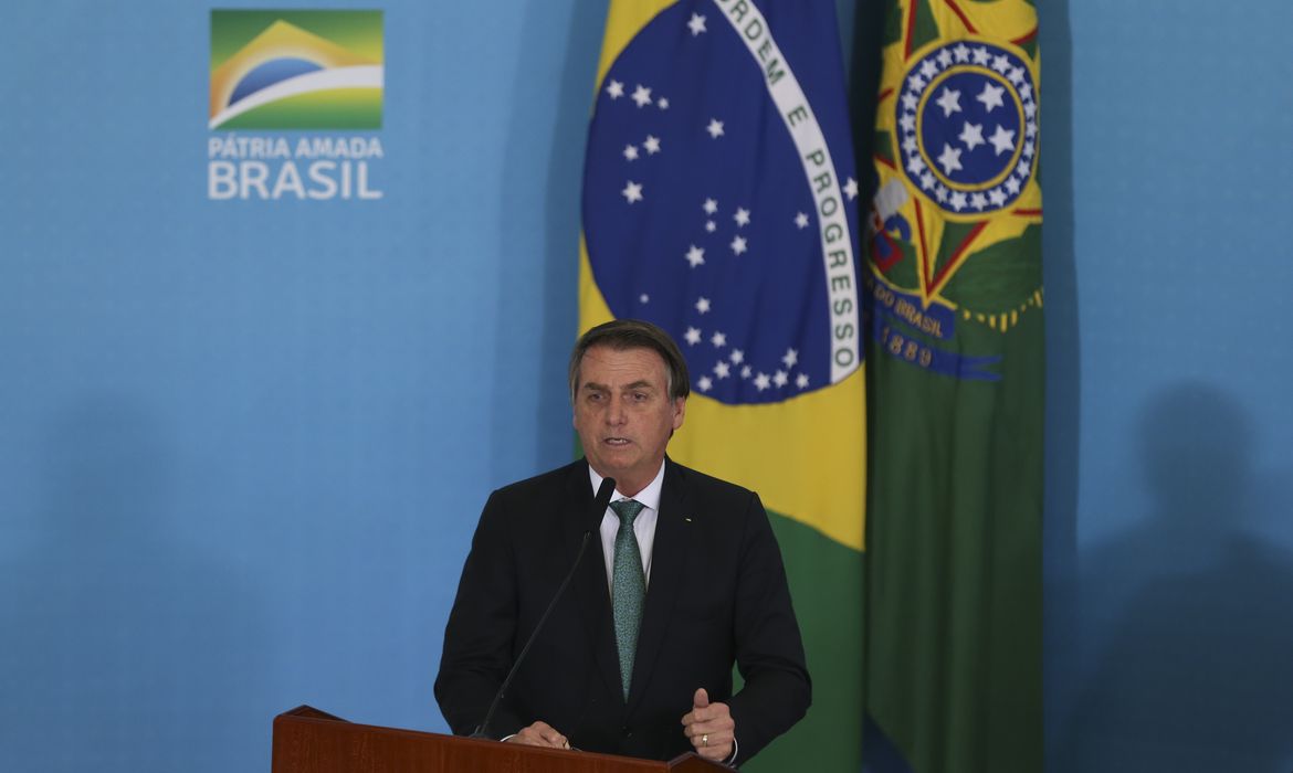 O presidente Jair Bolsonaro discursa durante cerimônia de lançamento do novo FGTS e liberação do PIS/PASEP, no Palácio do Planalto.
