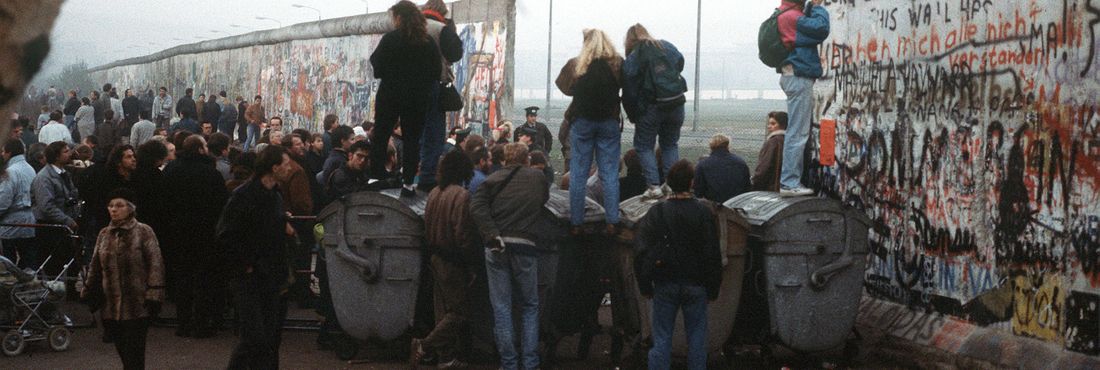 O Muro de Berlim foi um dos símbolos  da divisão do mundo entre socialistas e capitalistas nos anos da Guerra Fria. Já sua queda, que completa 25 anos no próximo domingo (9), foi a maior representação da derrocada da União Soviética.
