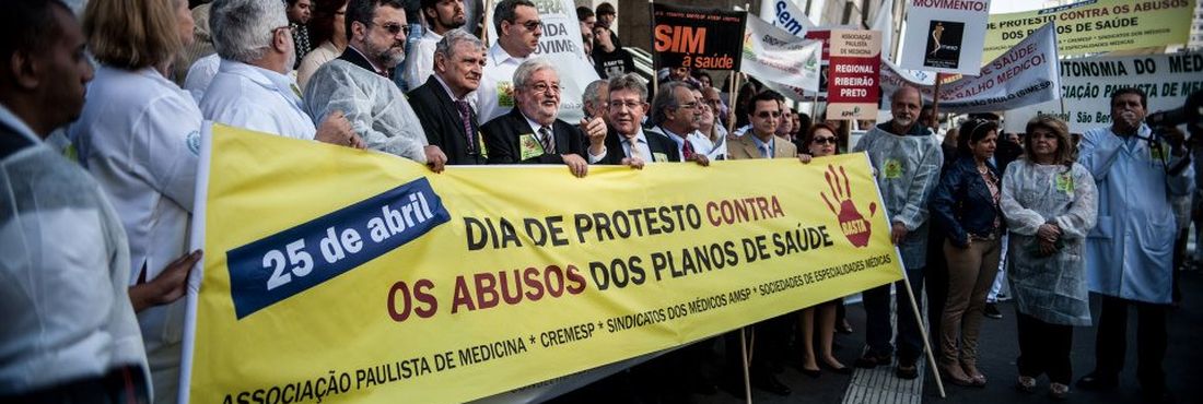 Nesta quinta-feira (25), médicos de todo o Brasil realizam o Dia Nacional de Alerta aos Planos de Saúde