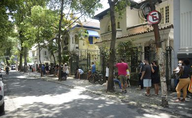 Posto de testagem Covid-19 no Centro Municipal de Saúde Manoel José Ferreira, zona sul do Rio de Janeiro, apresenta filas