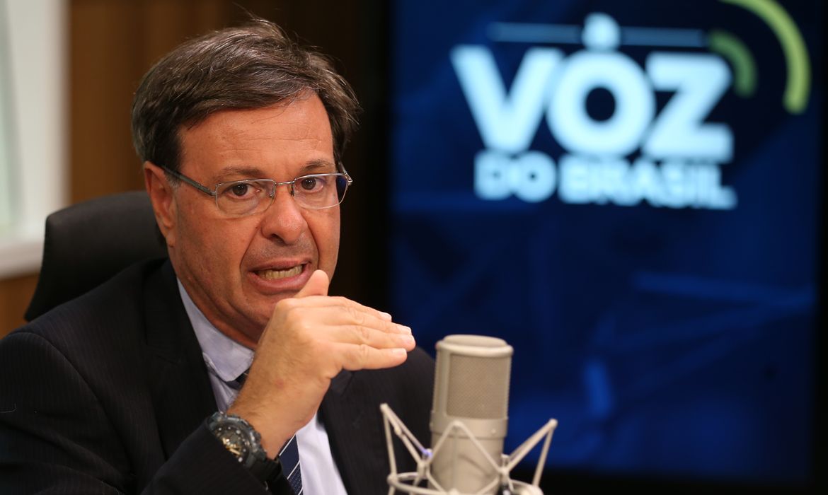 O ministro do Turismo, Gilson Machado Neto, é entrevistado no programa A Voz do Brasil.