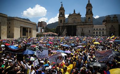 Milhares de pessoas protestam em Bogotá contra reformas de Petro
06/03/2024
REUTERS/Luisa Gonzalez