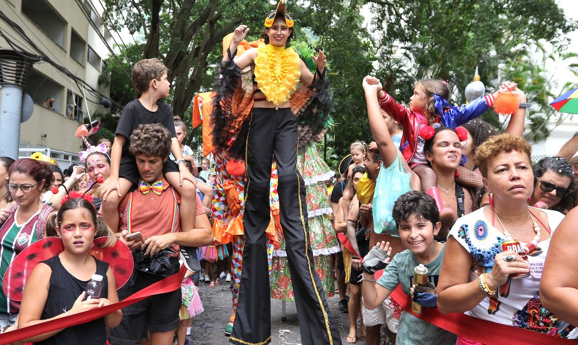 Rio de Janeiro (RJ), 12/02/2023 - Desfile do bloco infantil  Gigantes da Lira, no bairro de Laranjeiras, zona sul da cidade. (Foto:Tânia Rêgo/Agência Brasil)