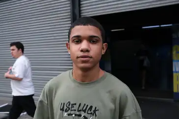 Rio de Janeiro (RJ), 09/11/2025 – Diego Jeferson Souza Nascimento, primeiro candidato a terminar as provas do Exame Nacional do Ensino Médio (Enem), na Universidade Estácio, na Tijuca. Foto: Fernando Frazão/Agência Brasil