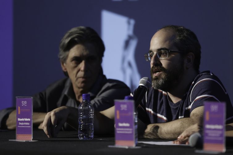 Secretário de Cultura do DF, Guilherme Reis, acompanhado do Diretor Artístico, Eduardo Valente durante coletiva sobre o 51º Festival de Brasília do Cinema Brasileiro.