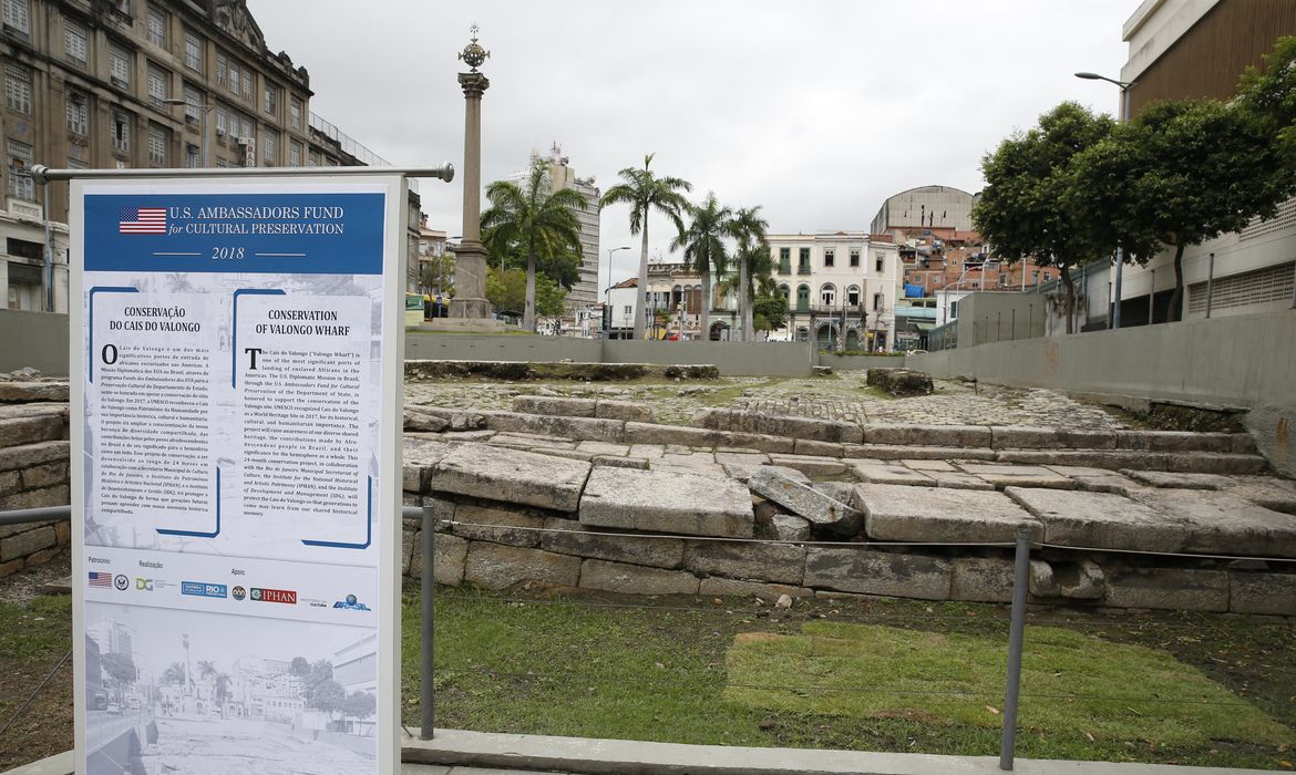 Consulado dos EUA anuncia patrocínio para conservação e consolidação do sítio arqueológico do Cais do Valongo, na zona portuária do Rio de Janeiro.