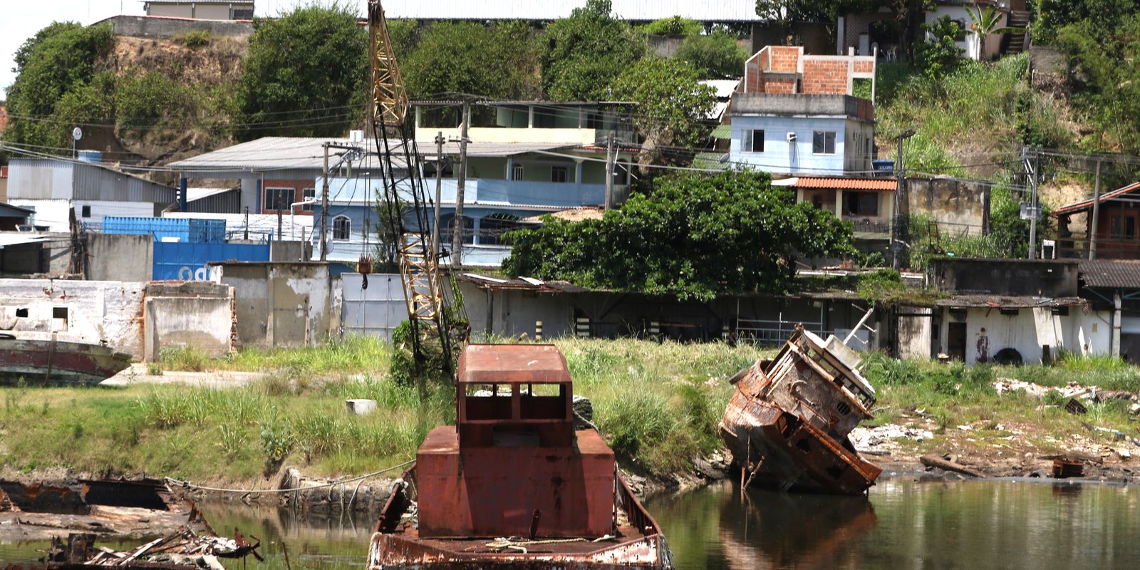 Acidente na Baía de Guanabara lança luz a problema ambiental e social