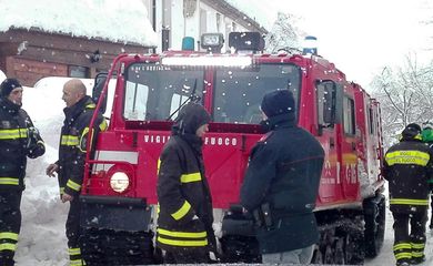 Itália – Avalanche atinge hotel na cidade italiana de Farindola. Há mortos e desaparecidos.